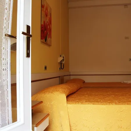 Lina ピナレッラ