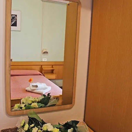 Lina Hotel 2*